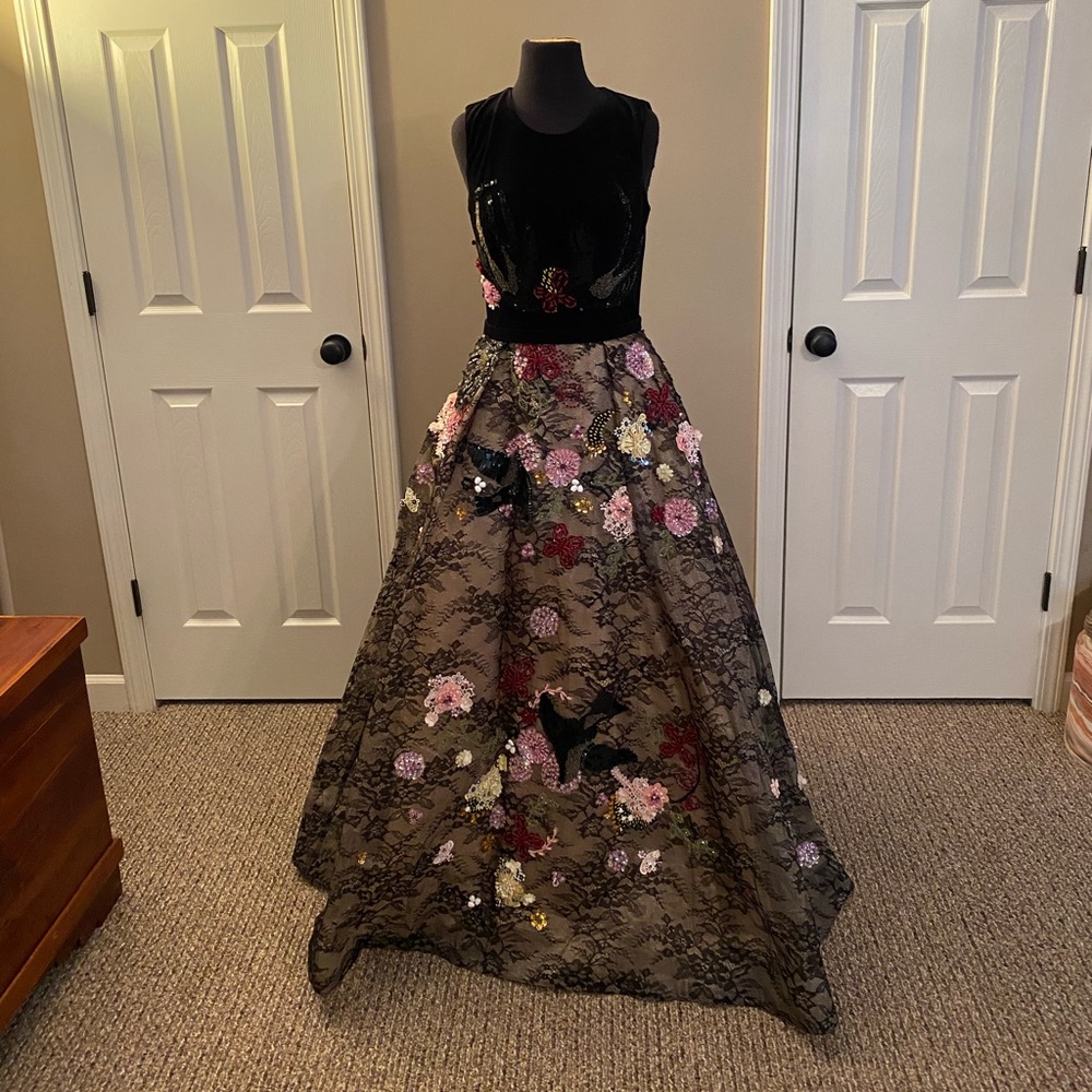 BASIX Black Label Gown Size 8